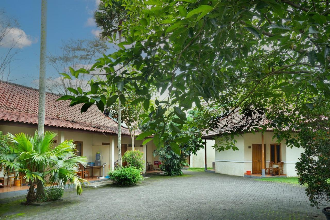 Front One Resort Indraloka Temanggung Exterior photo