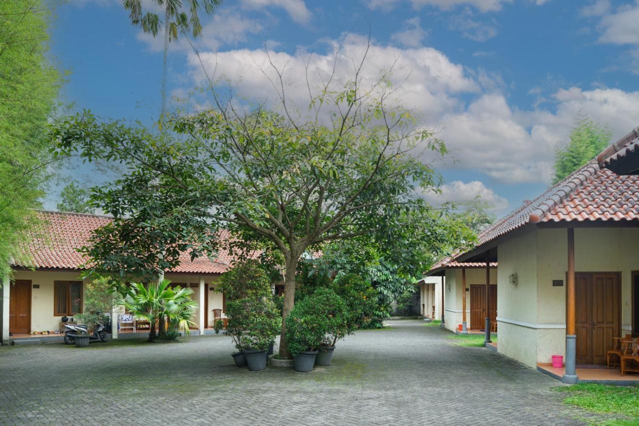 Front One Resort Indraloka Temanggung Exterior photo